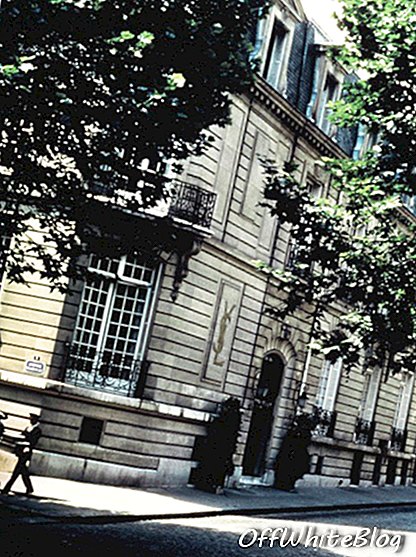 Muzium Yves Saint Laurent di Paris.