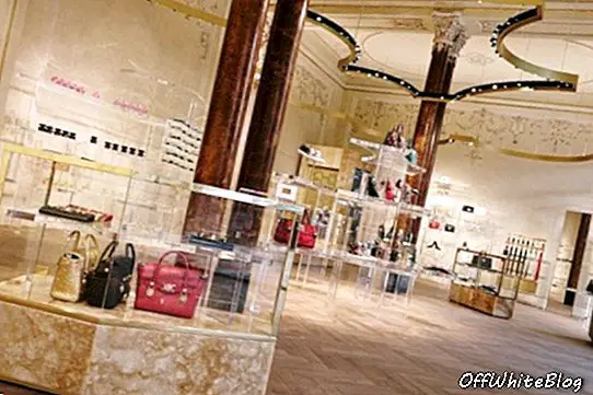 Wnętrze sklepu Versace w Mediolanie