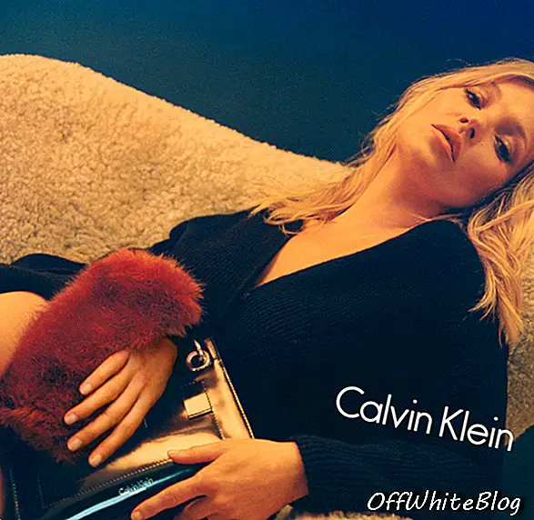 Η Calvin Klein συγχωνεύει τις ανδρικές, γυναικείες παραστάσεις