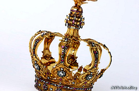 Mahkota yang diperbuat daripada berlian