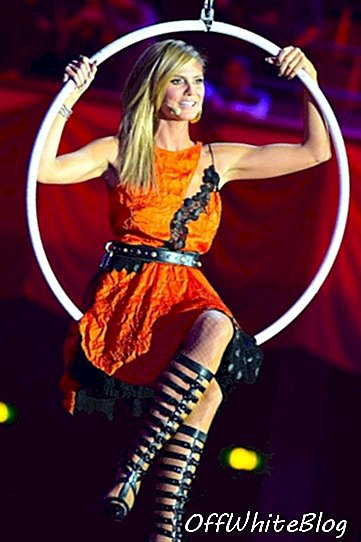 Heidi Klum Versace Orange gladiátor