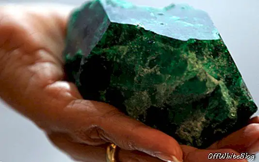 Il più grande smeraldo grezzo al mondo in mostra