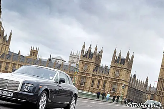 100 Rolls-Royces vožnja skozi London