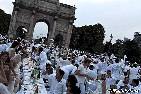 Diner in het wit: duizenden mensen bezoeken de 'chique picknick' in Parijs