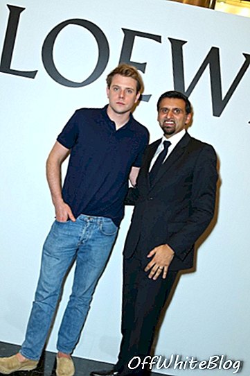 Jonathan Anderson i Deepak Sharma (dyrektor zarządzający, LOEWE Asia Pacific)