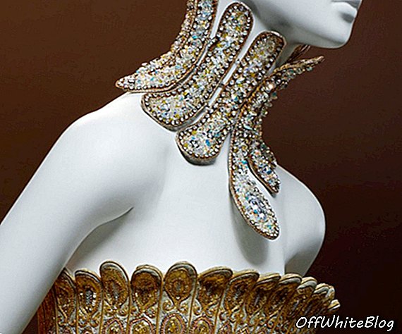 China's toonaangevende couture visionair is een Chinees folklore wonderland