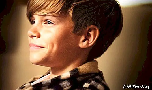 Bintang Romeo Beckham dalam iklan Burberry Krismas