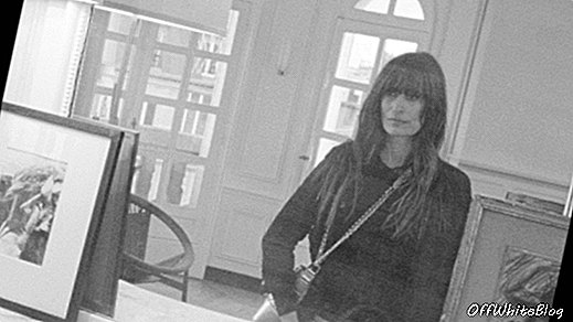 Chanel „Gabrielle“ krepšys: Caroline de Maigret klaidžioja Paryžiuje trečiojoje kampanijoje