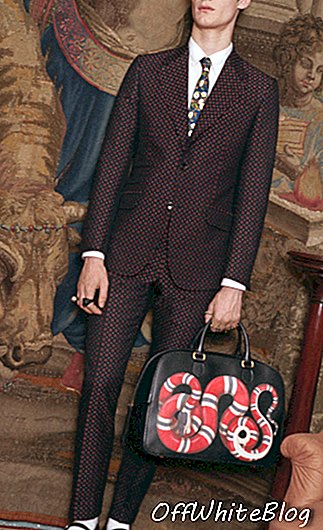 Klassisk herrstil och de nya reglerna för klassisk elegans - Gucci Heritage jacquarddräkt från Gucci före hösten 2017 är inte riktigt din fyllda gamla kostym men med traditionella, tätt packade motiv, har den en tonal kvalitet närmar sig vad man kan bära klassiskt 