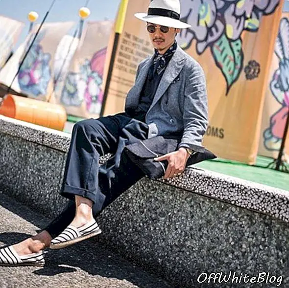 Shuhei Nishiguchi, BEAMS Fashion Director / Buyer, führt diesen Blau-auf-Blau-auf-Blau-Look im Pitti Uomo 92 mit einem Leinenmantel und einem Panamahut aus. Bild: @fabriziodipaoloph instagram
