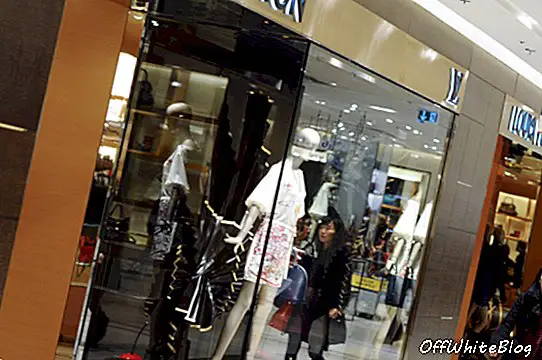 Čínská preference Paříže pro luxusní nákupy