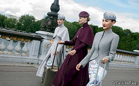 Yeni Laurence Xu Paris Couture Haftası Hainen havayolu üniformaları, 2010 yılından beri kullanılmakta olan dördüncü nesil üniformaların yerini alıyor. Yeni couture üniforma eski üniformalara benzemese de ikonik unsurlar (Doğu sanatından esinlenen desenler) ve gri renk alıyor renk şeması ve en sıcak moda trendlerini içeren modern bir hassasiyetle günceller.