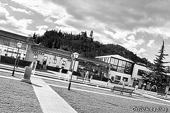 Brunello Cucinello является штаб-квартирой в Италии