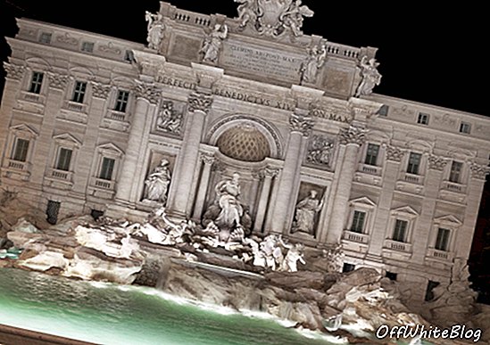 Fendi Merayakan 90 Tahun di Trevi Fountain