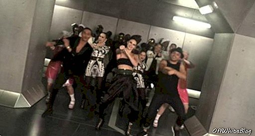ÓRA: Kendall Jenner a H&M és a Balmain számára
