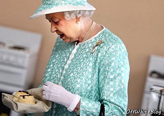 الكعكات الملكة اليزابيث الثانية محلية الصنع