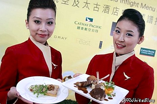 „Cathay Pacific“ patiekti restorano patiekalus danguje