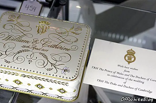 La rebanada de pastel de bodas de la pareja real se vende por $ 7,500