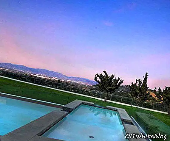 Gwen Stefani Προσφορές Το Beverly Hills Banana Mansion αποχαιρετιστήριο για 21,6 εκατομμύρια δολάρια