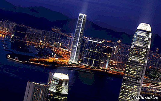 리츠 칼튼 홍콩에는 118 층 수영장이 있습니다.