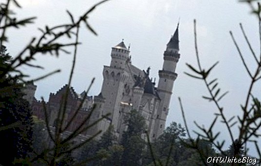 ポルシェはドイツの城を売ります