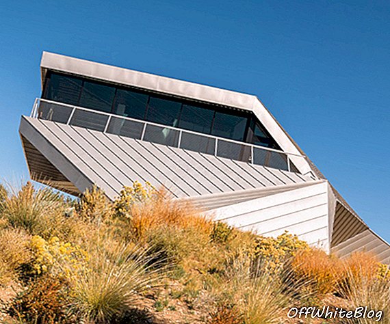 ShapeShifter ház: A szobrászati ​​drágakő felkel egy sivatagi földről