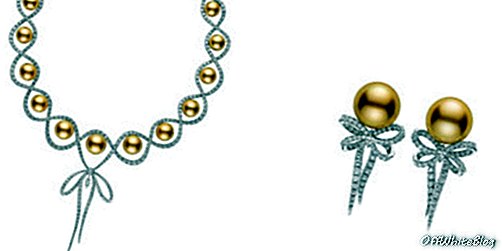 O colar de pérolas do mar do sul de ouro com brincos de pérolas do mar do sul de ouro correspondentes.