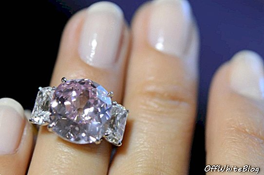 Růžový diamant prodává princeznu Mathilde za 15,9 milionu USD