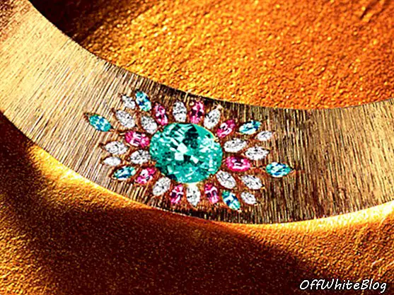 Kalung Piaget Sunny Side of Life dengan satu batu pusat turmaline Paraiba oval-cut dari Mozambik, dan berlian, safir merah muda dan turmalin biru
