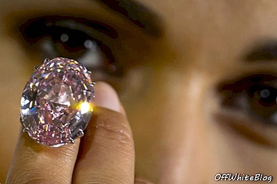 Diamant 'Pink Star' na dražbi za rekordnih 83 milijonov dolarjev