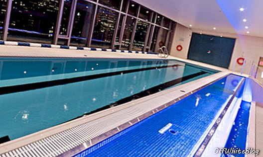 Boligerne ved The Ritz-Carlton Montreal indendørs swimmingpool