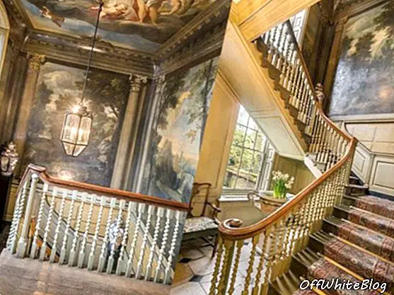 Escadas da mansão Michael Bloomberg em Londres