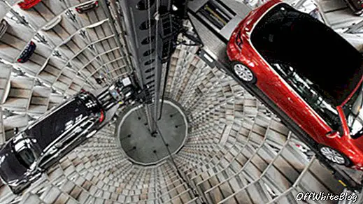 Porsche Design Tower compleet met autoliften
