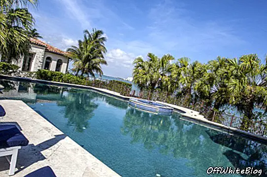 Matt Damon mansion swimmingpool