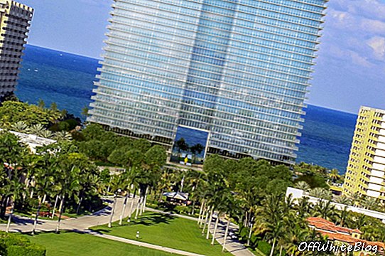 Oceana Bal Harbour Penthouse med en skive af Jeff Koons