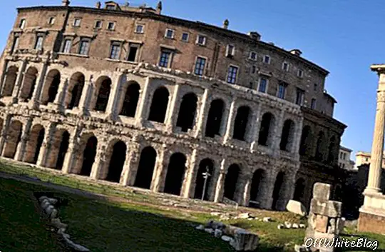 Istana Colosseum dijual di Roma