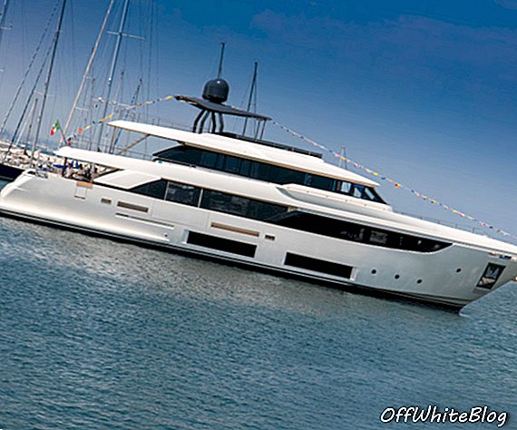 Το Navetta 33 superyacht από την Custom Line αποκαλύφθηκε στην Ανκόνα της Ευρώπης