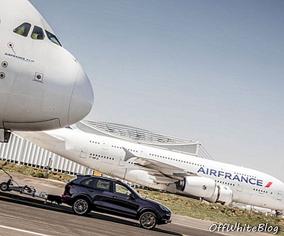 Porsche Cayenne SUV تحطم الرقم القياسي العالمي في موسوعة جينيس من خلال سحب طائرة إيرباص A380 في باريس