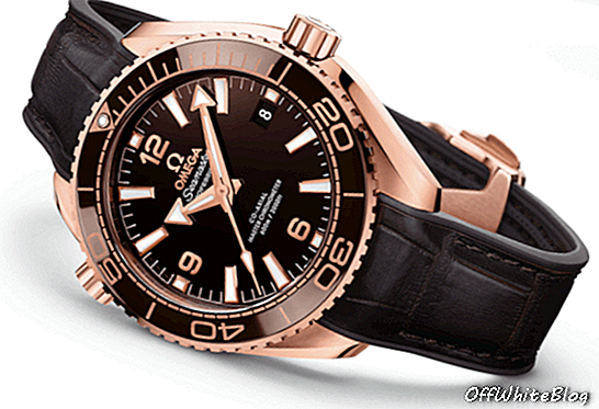 Seamaster Planet Ocean 600M Master Chronometer dalam Sedna gold, dengan bezel Ceragold