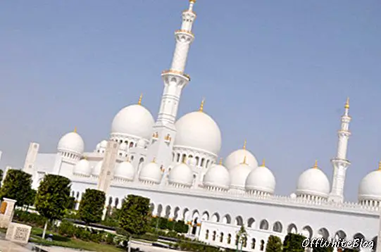 Pusat Masjid Agung Sheikh Zayed