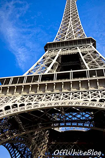 Bi radi eno noč bivali pod Eiffelovim stolpom?