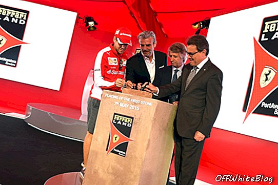 Sebastianas Vettelis išmeta pirmąją plytą „FerrariLand“
