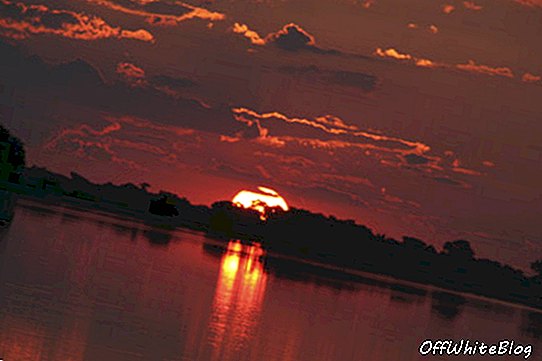 Západ slunce na řece Thamalakane