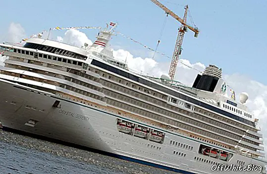Giant Cruise Ship begint de allereerste poolreis