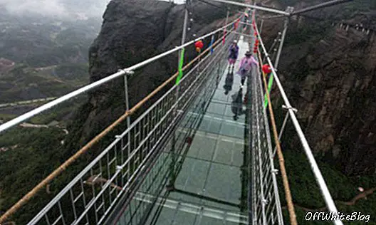 Cina nuovo ponte di vetro