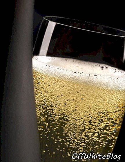 Festeggiamo il nuovo anno con l'ultima arte dello champagne