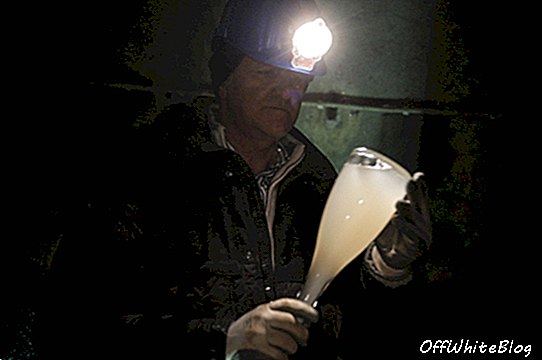 Uno spumante italiano prodotto sottoterra: il Vintner Mauro Camusso spedisce bottiglie in una miniera in disuso