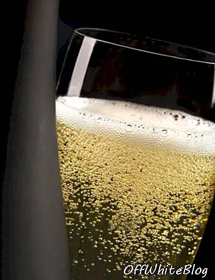 Bobler nøgle til nytårs champagne: undersøgelse