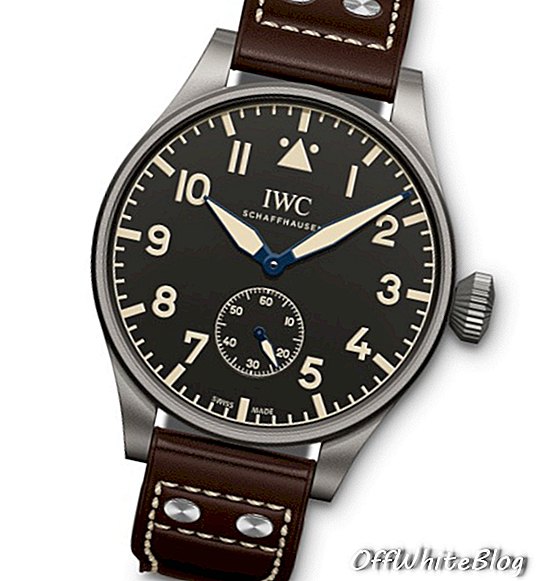 UNDATIERTES HANDOUT - В течение 75 лет исторические часы Big Pilot's Watch (52 калибра T.S.) были самыми большими наручными часами, когда-либо сделанными на IWC в Шаффхаузене. В 2016 году IWC Schaffhausen представляет своего преемника: с удивительным диаметром корпуса в 55 миллиметров часы Big Pilot Heritage Watch 55 затмевают рекорд, который был установлен еще в 1940 году. Как и его старший брат, часы Big Pilot Heritage Watch 48 очень похожи на исторический оригинал, но делает еще несколько уступок современным представлениям об эстетике и комфорте. (Фотопресс / МКК)