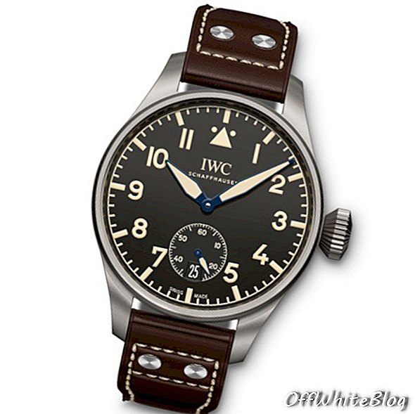 DIVULGAÇÃO DE INDENIZADORES - Por 75 anos, o histórico Big Pilot's Watch (52 calibre T.S.C.) foi o maior relógio de pulso já feito na IWC em Schaffhausen. Em 2016, a IWC Schaffhausen revela seu sucessor: com um incrível diâmetro de caixa de 55 milímetros, o Heritage Watch Big Pilot 55 eclipsa um recorde estabelecido em 1940. Como seu irmão mais velho, o Heritage Watch 48 do Big Pilot se parece muito com o original histórico, mas faz mais algumas concessões às idéias modernas de estética e conforto. (PHOTOPRESS / IWC)